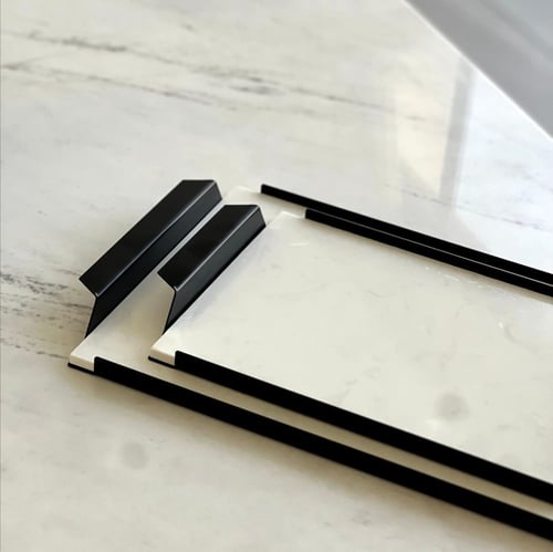 صينية حديد تقديم بقاعدة رخام