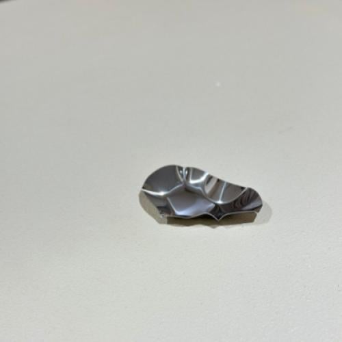 تقديمة معدن مميزة