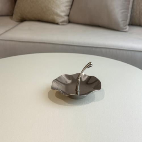 تقديمة معدن بشكل مميز