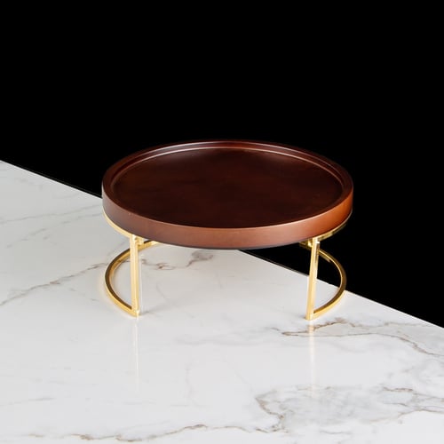 تقديمة خشب بقاعدة ذهبية