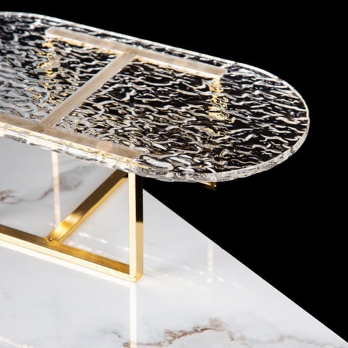 تقديمة أكريليك بقاعدة ذهبية