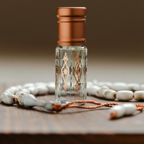 توزيعات العيد زيت عطري ربع تولة لون بني وسبحة