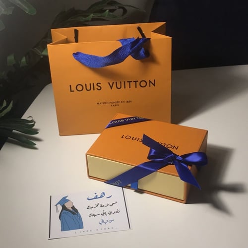 اسوارة نسائية LV مع ملحقاتها