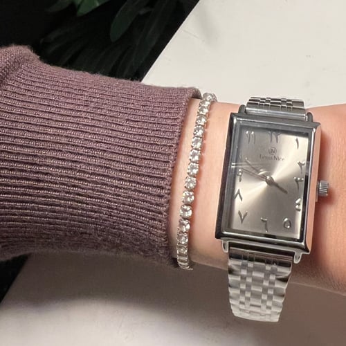 سلة ورد وساعة