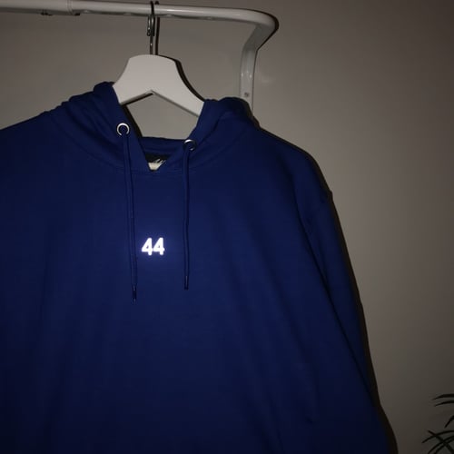 بلوفر لون كحلي خلف وامام