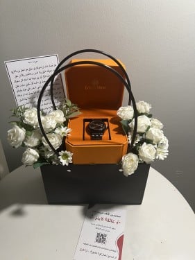 سلة ورد مع ساعة