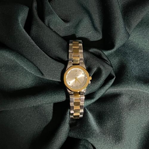 ساعة لويسنايس ذهبي