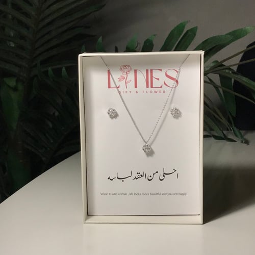 طقم سلسلة وحلق ( فص فضي )