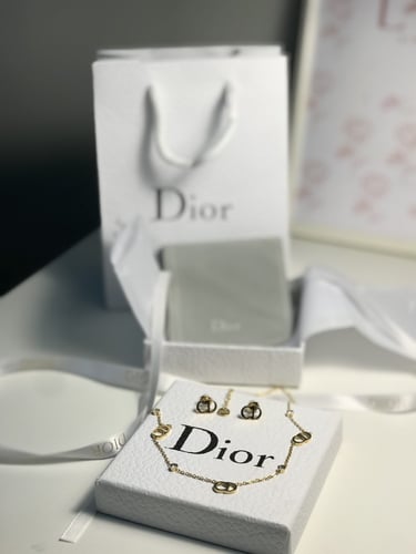 سلسلة وحلق Dior