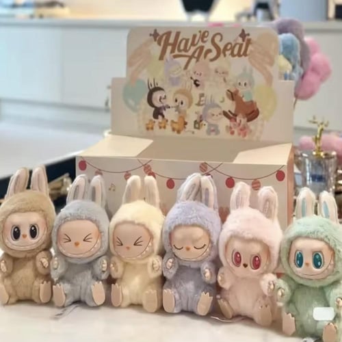 ميدالية لابوبو الجالس بوب مارت - Labubu Sitting Do...