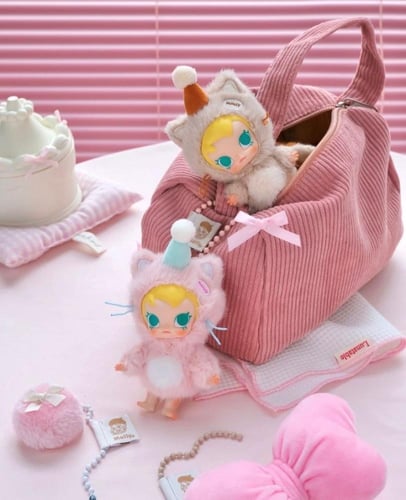 ميدالية مولي بوب مارت - Molly Doll Pop Mart