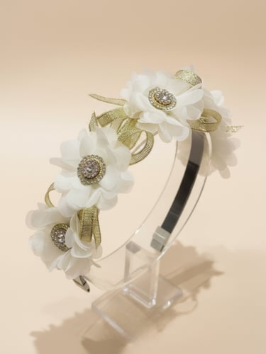 طوق مزين بالورد و اللولو