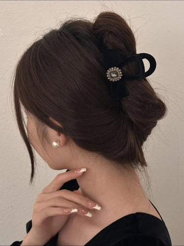 مساكة شعر مخمل بتصميم الفيونكة