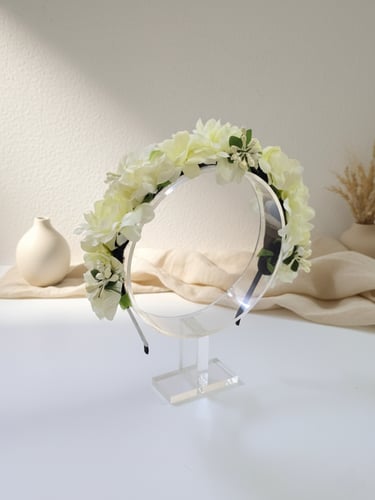 طوق ورد سكري بأوراق خضراء