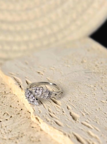 خاتم ألماسي بتصميم هندسي مميز