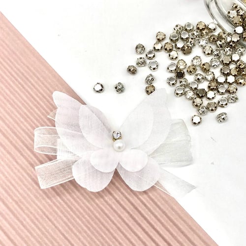 بنسة بشكل فراشة بألوان متعددة