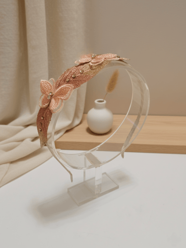 طوق الفراشة اللامعة