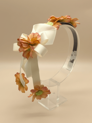 طوق ورد مع شرائط بألوان متعددة