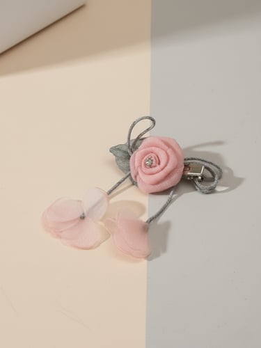 مشبك شعر الورد