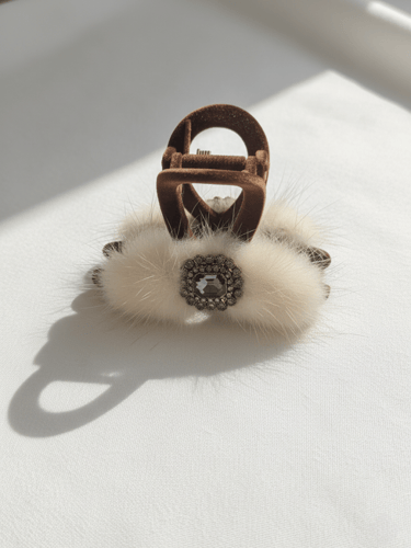 مساكة شعر مخمل بتصميم الفرو