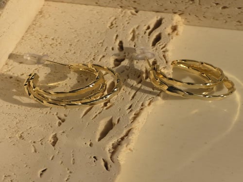 اقراط دبوس بحلقات متداخلة عصرية