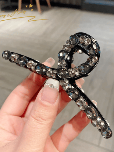 مساكة شعر اكريلك بتصميم الكريستالات