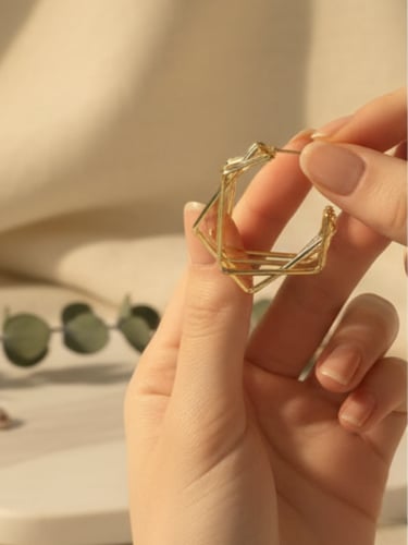 اقراط دبوس بأشكال هندسية مربعة