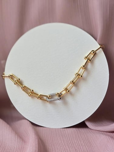 اسورة ذهبية بتصميم هندسي