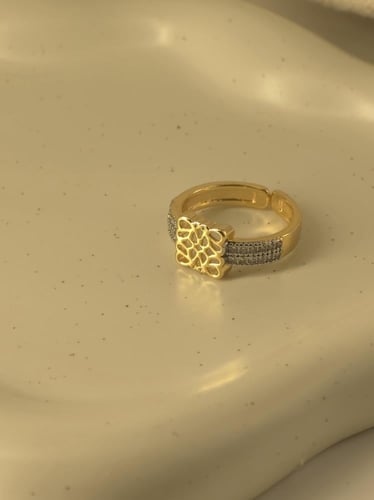 خاتم ذهبي بزخرفة مغربية