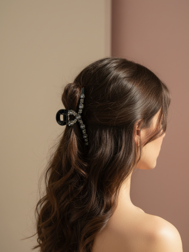 مساكة شعر اكريلك بتصميم الكريستالات