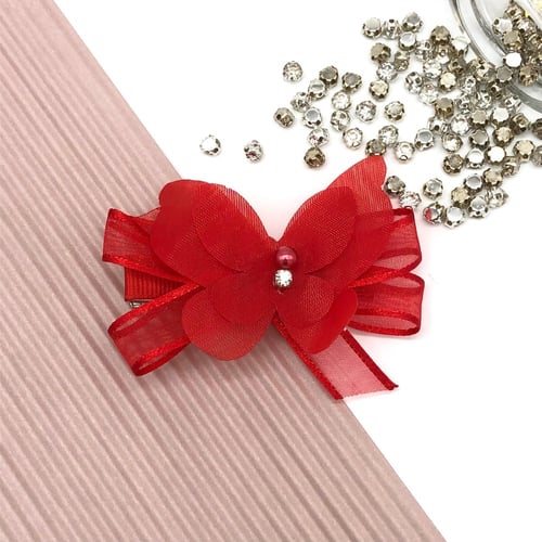 بنسة بشكل فراشة بألوان متعددة