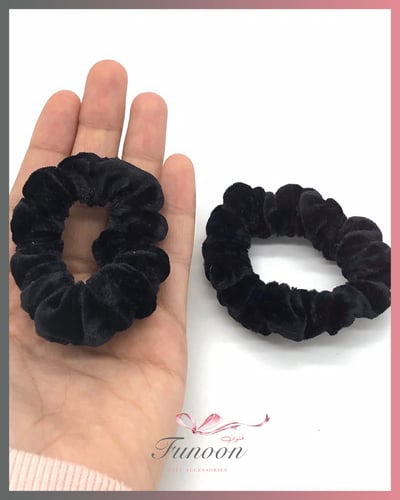 ربطة بلون موحد قماش مخمل