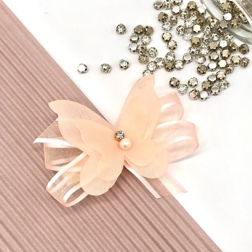 بنسة بشكل فراشة بألوان متعددة