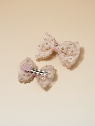 زوج من مشبك الشعر على شكل فيونكة