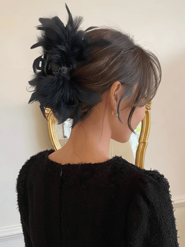 مساكة شعر من الريش حجم كبير