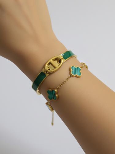 طقم اساور أخضر