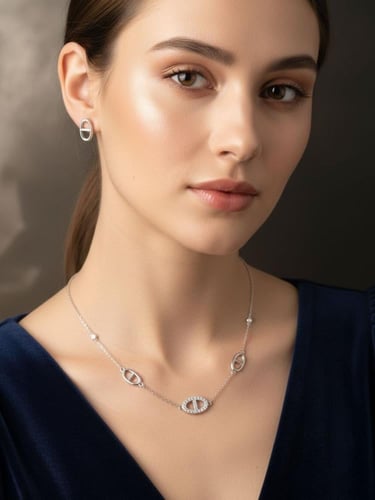 طقم نسائي بتصميم عصري