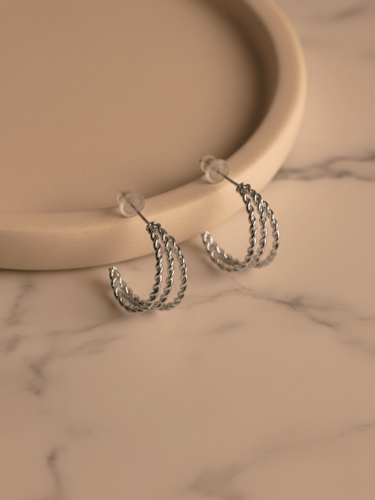 اقراط دبوس بثلاث حلقات صغيرة