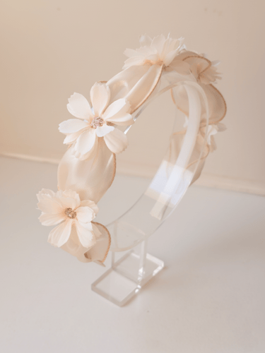 طوق الورد بشرايط الأوراجنزا