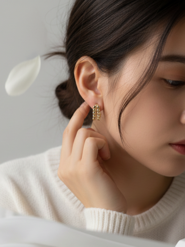 أقراط دبوس هندسية بلمسة عصرية