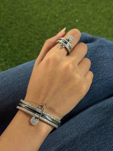 اسورة المشبك