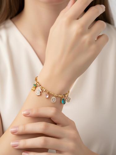 اسورة بمجسمات عشوائية