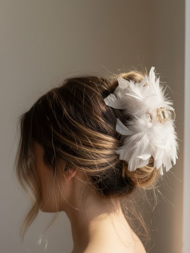 مساكة شعر من الريش حجم كبير