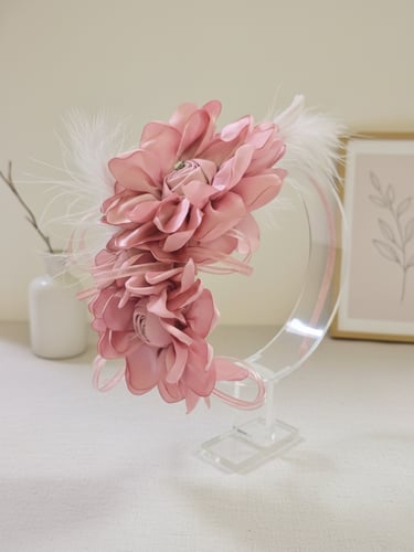 طوق ورد كبير بتصميم فرنسي