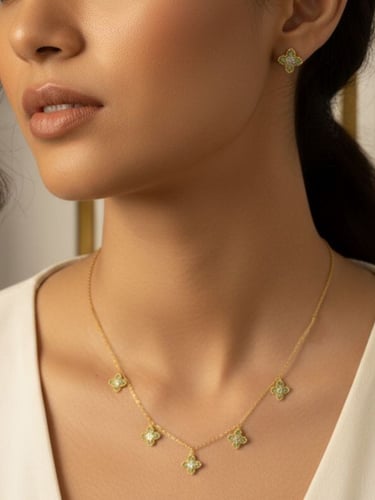 طقم نسائي بتصميم الوردة