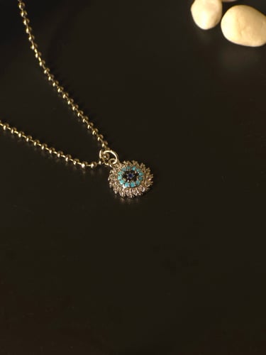 قلادة العين التركية