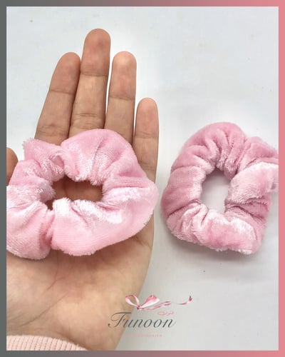 ربطة بلون موحد قماش مخمل