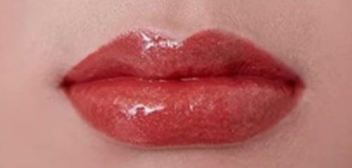 ملمع شفاة الورد