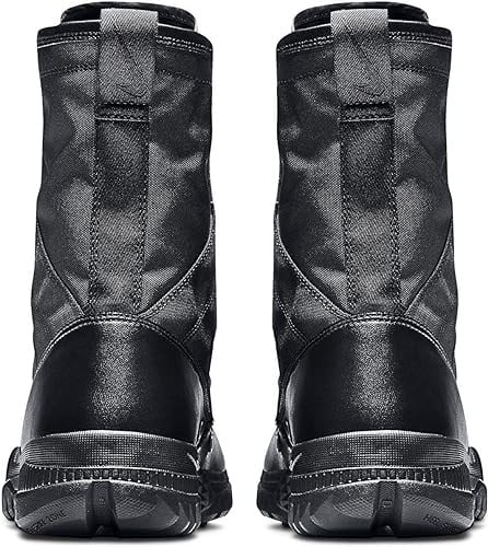 بسطار نايك اسود جبلي مقاس 36.5