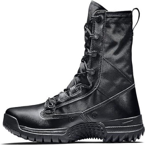 بسطار نايك اسود جبلي مقاس 36.5